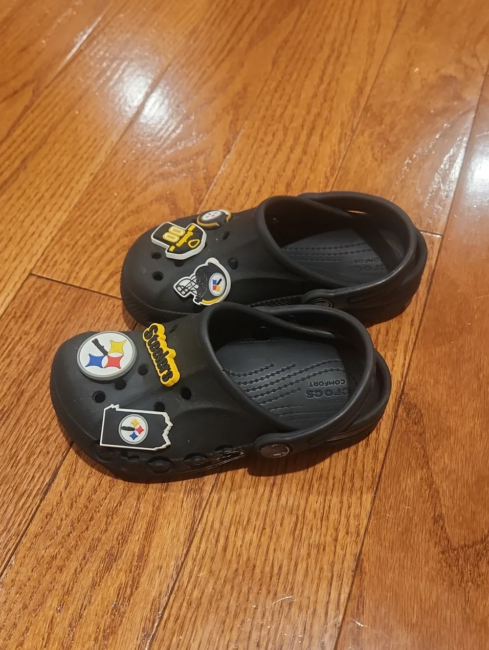 CROCS Toddler Black Clogs with Steelers Football Team Charms, Size 10 C